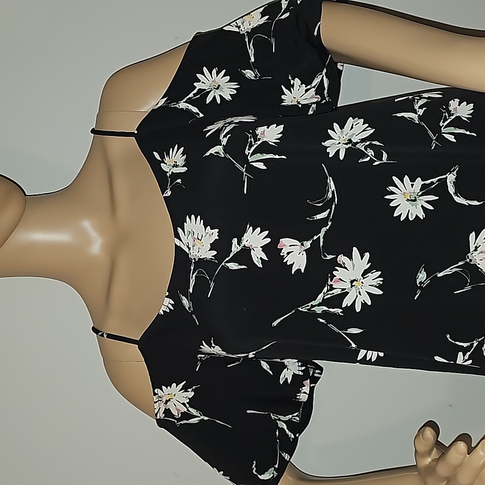 Kaileigh Strappy Back detail cold shoulder Black Floral Poly Blend Size M Top - Picture 4 of 11
